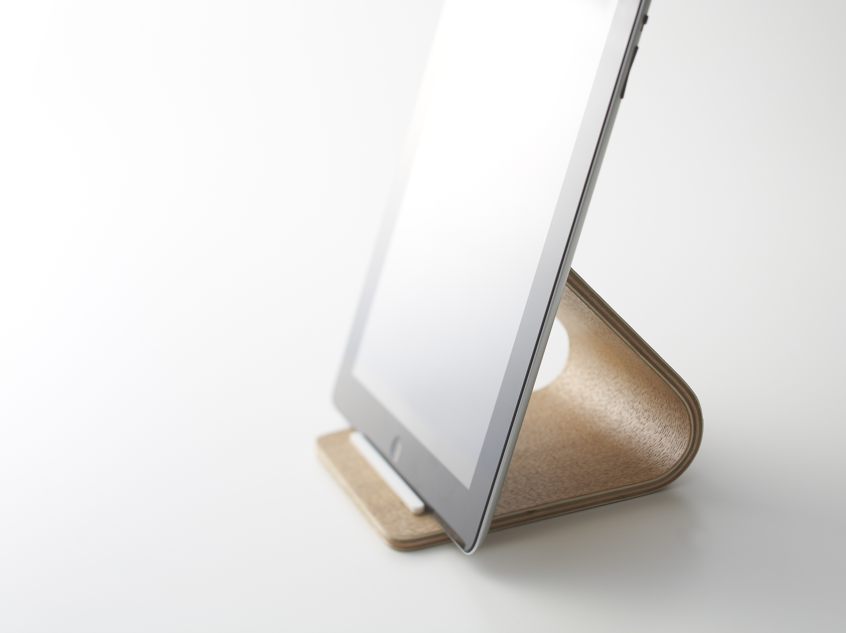 7327_rin_plywood_tablet_stand_be_01.jpg